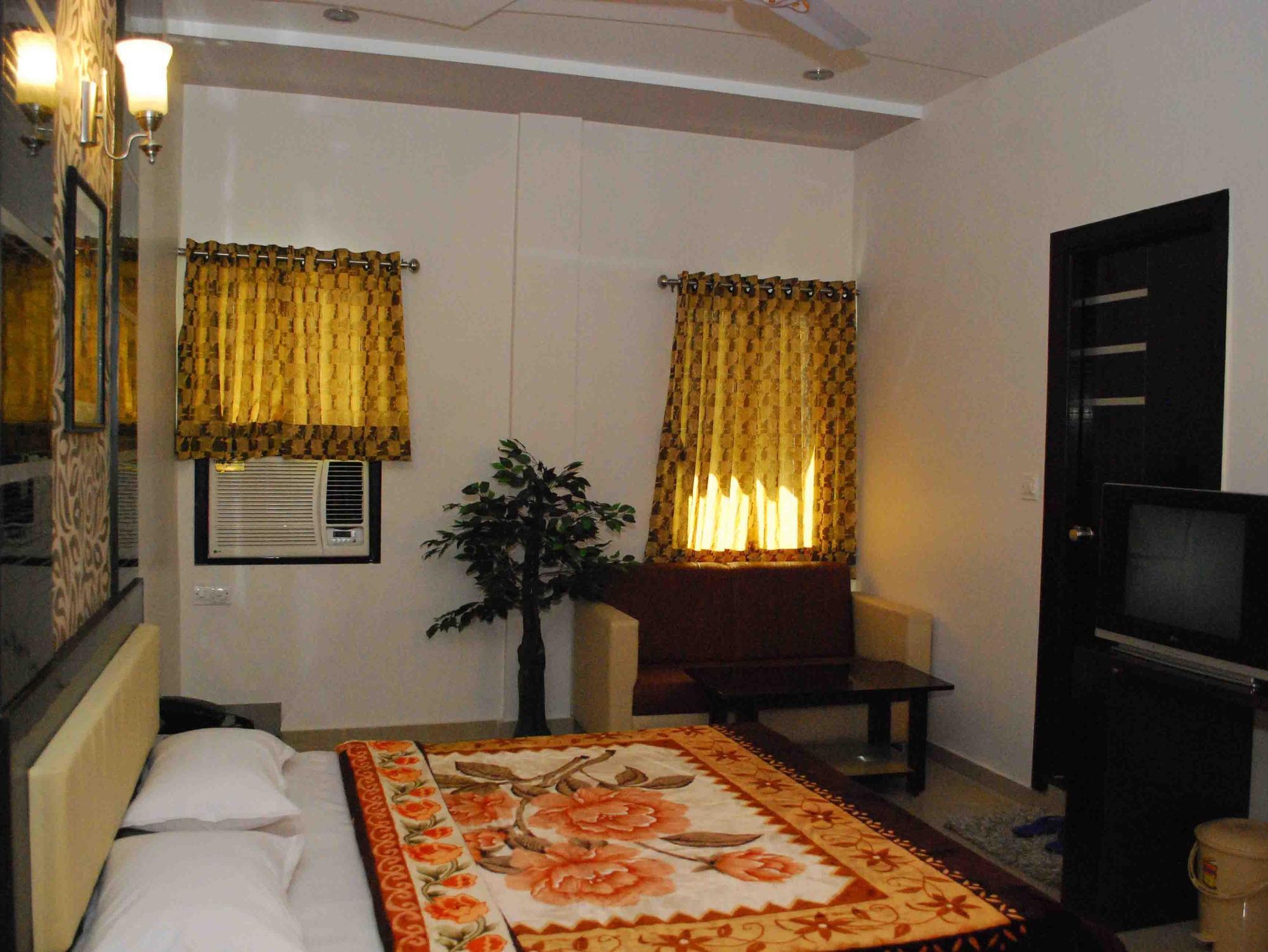 Oyo Flagship 19003 Hotel Rudra Mahal Αχμπανταμπάντ Εξωτερικό φωτογραφία