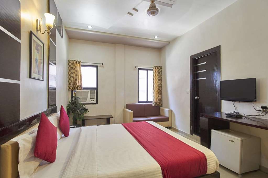 Oyo Flagship 19003 Hotel Rudra Mahal Αχμπανταμπάντ Δωμάτιο φωτογραφία