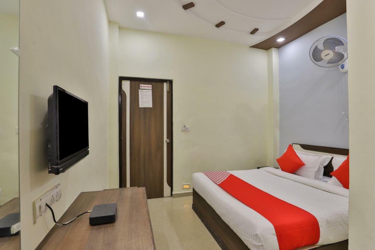 Oyo Flagship 19003 Hotel Rudra Mahal Αχμπανταμπάντ Εξωτερικό φωτογραφία