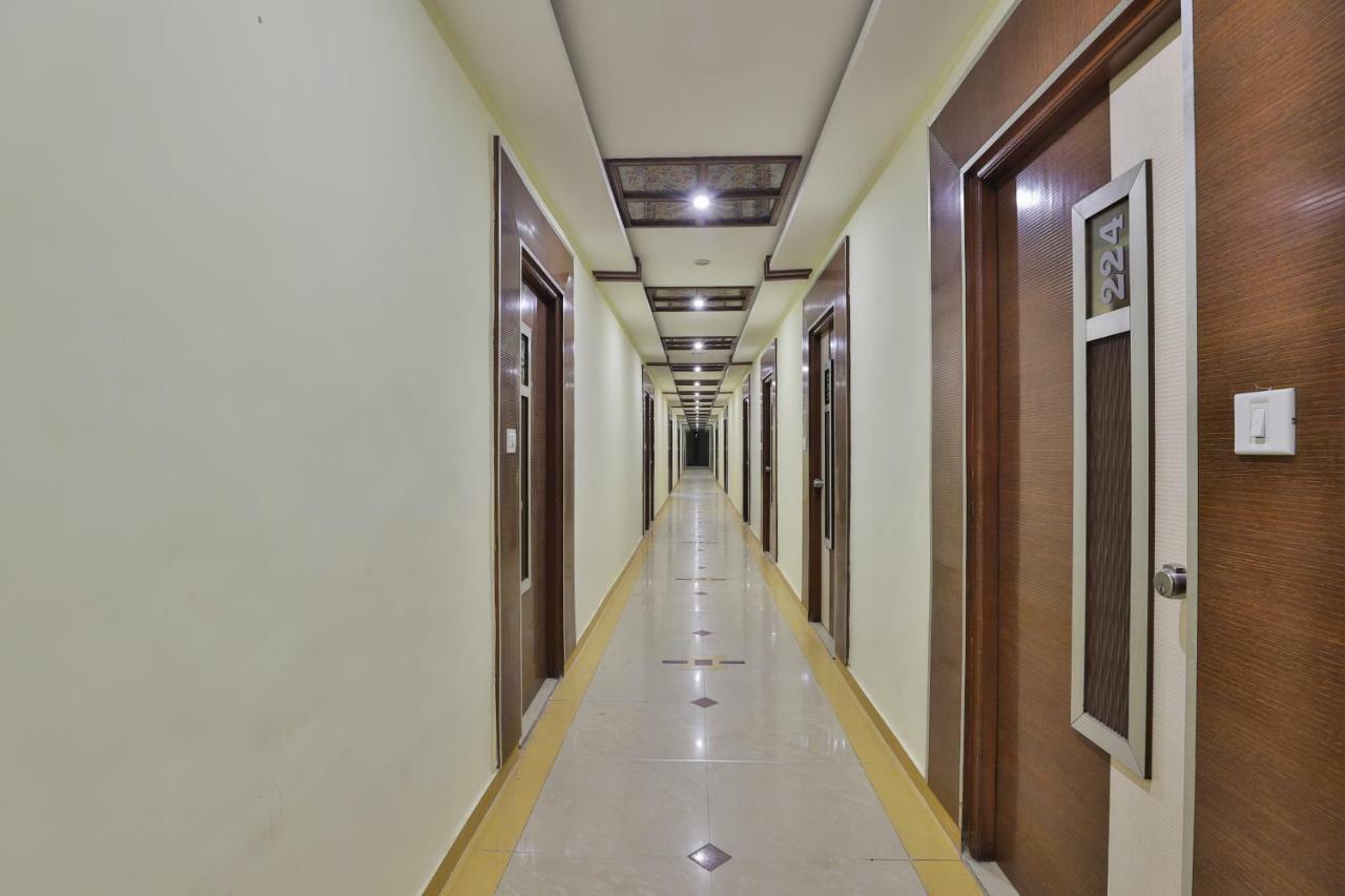 Oyo Flagship 19003 Hotel Rudra Mahal Αχμπανταμπάντ Εξωτερικό φωτογραφία