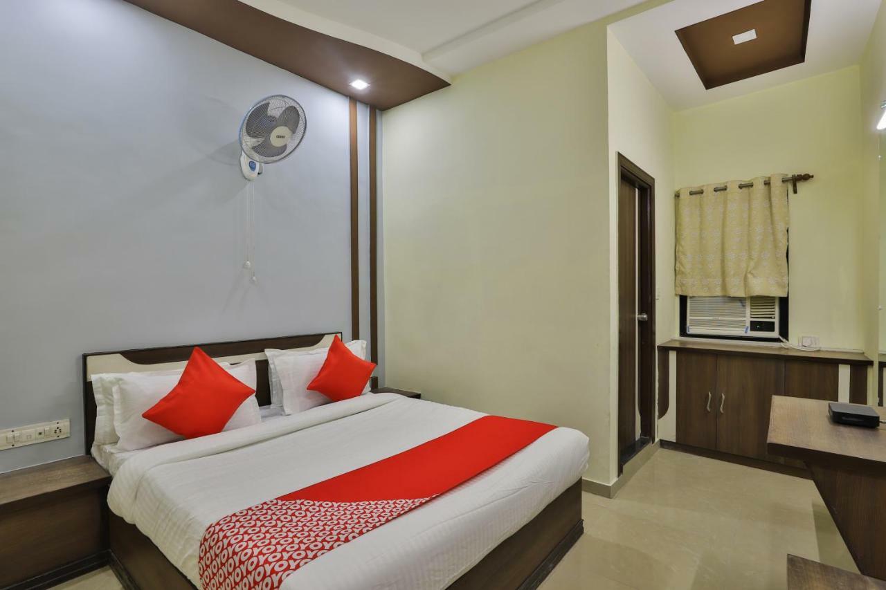 Oyo Flagship 19003 Hotel Rudra Mahal Αχμπανταμπάντ Εξωτερικό φωτογραφία