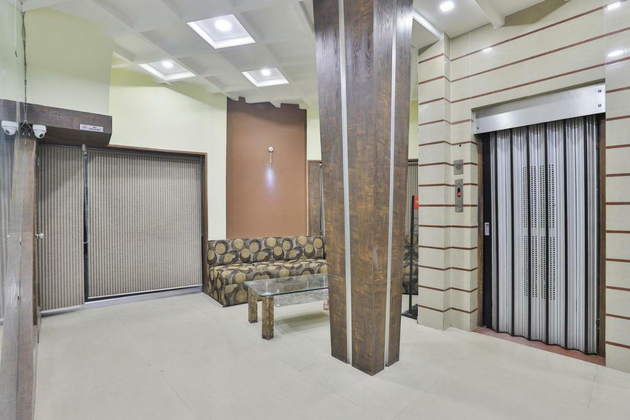 Oyo Flagship 19003 Hotel Rudra Mahal Αχμπανταμπάντ Εξωτερικό φωτογραφία