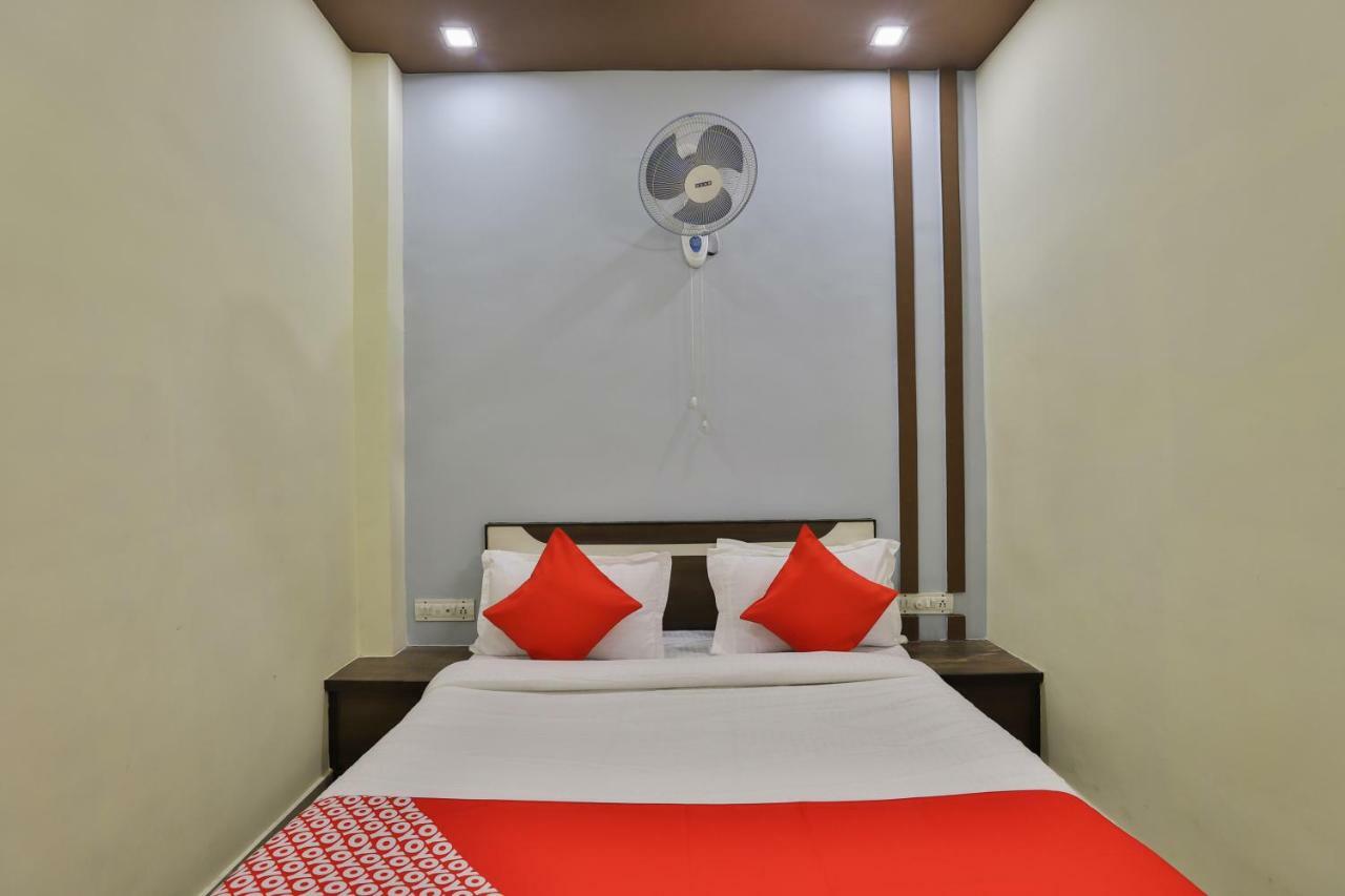 Oyo Flagship 19003 Hotel Rudra Mahal Αχμπανταμπάντ Εξωτερικό φωτογραφία