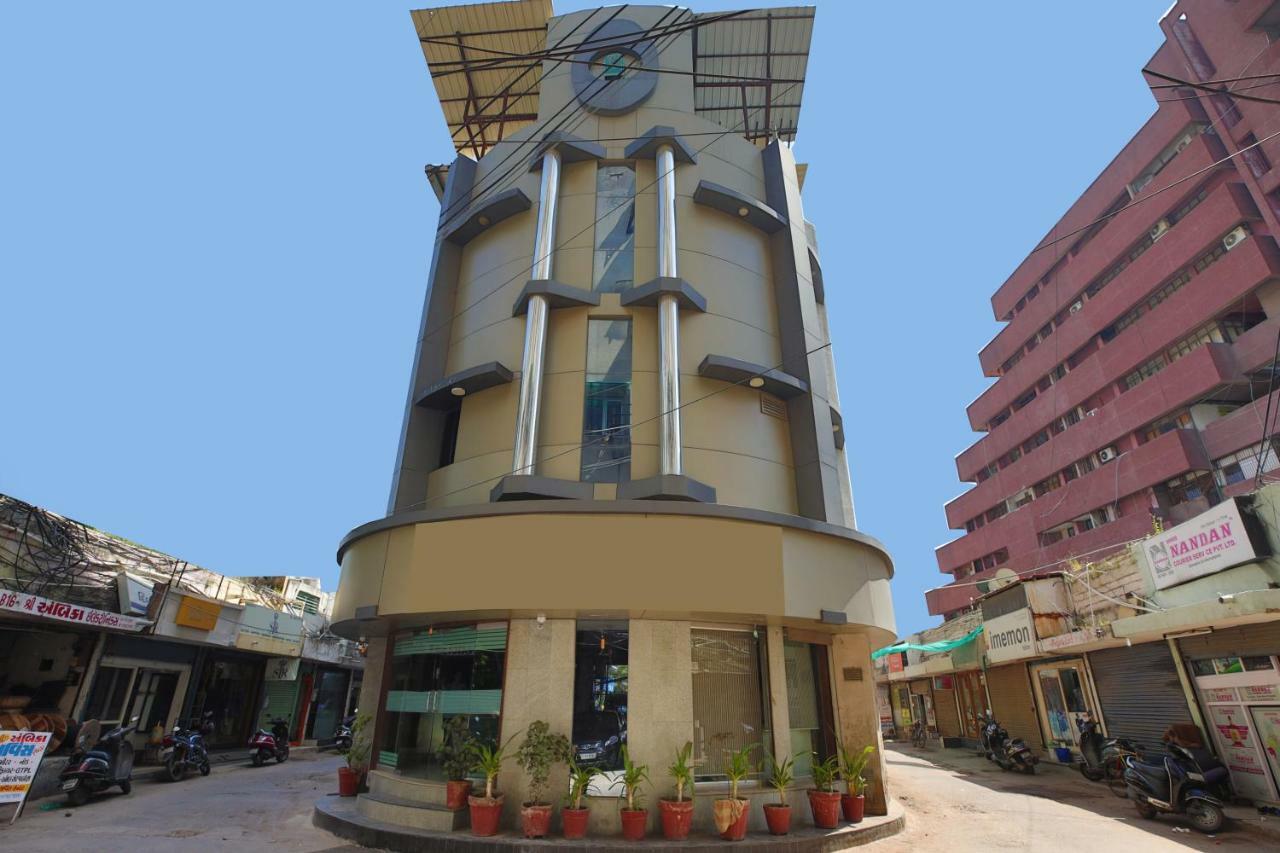 Oyo Flagship 19003 Hotel Rudra Mahal Αχμπανταμπάντ Εξωτερικό φωτογραφία