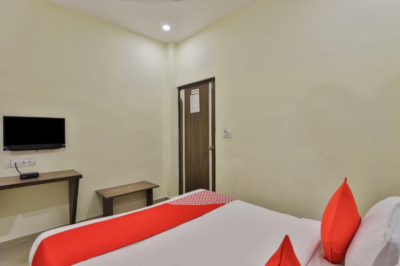 Oyo Flagship 19003 Hotel Rudra Mahal Αχμπανταμπάντ Εξωτερικό φωτογραφία